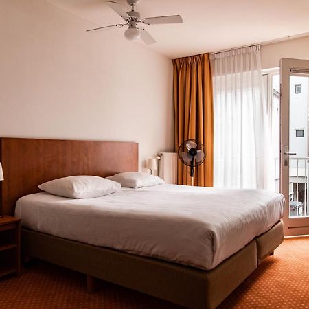 Ambassador City Centre Hotel Хаарлем Екстериор снимка